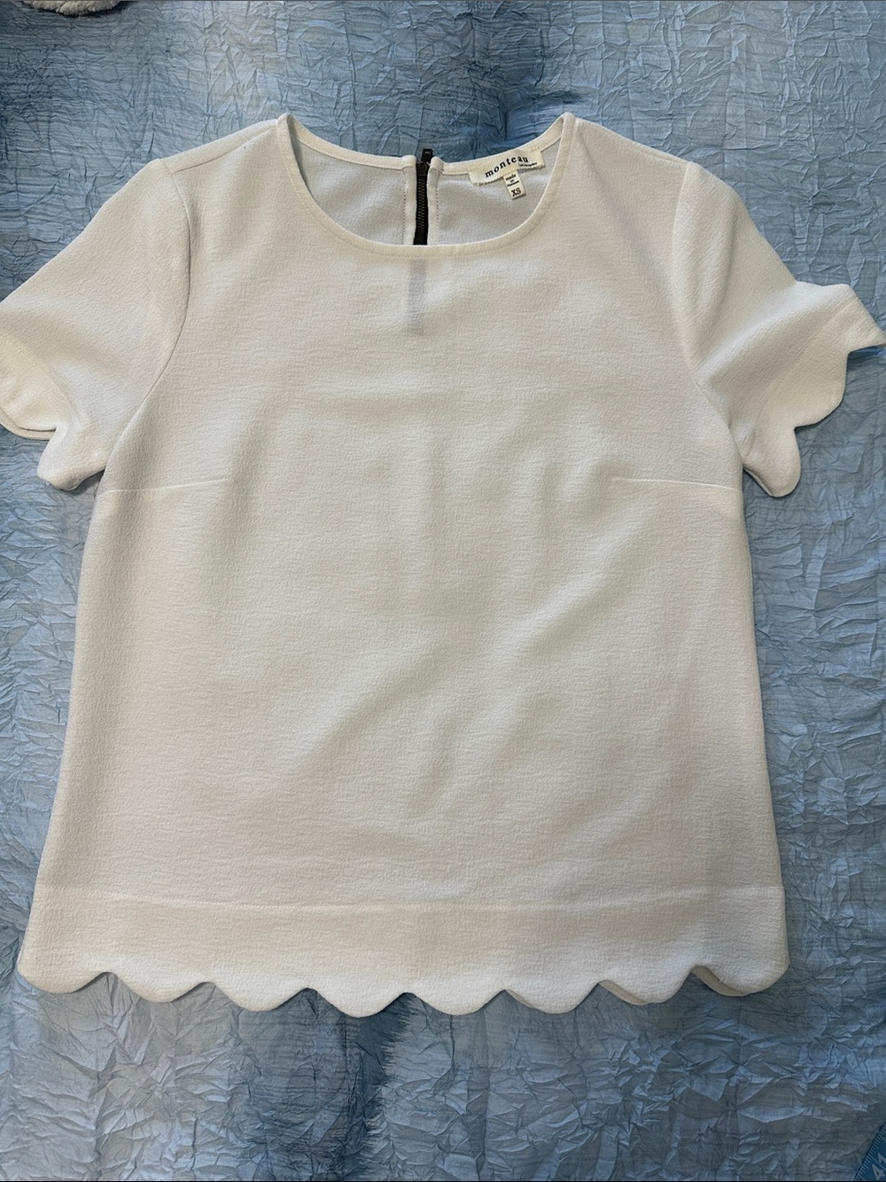 160. Monteau White Scallop Hem Short Sleeve Blouse